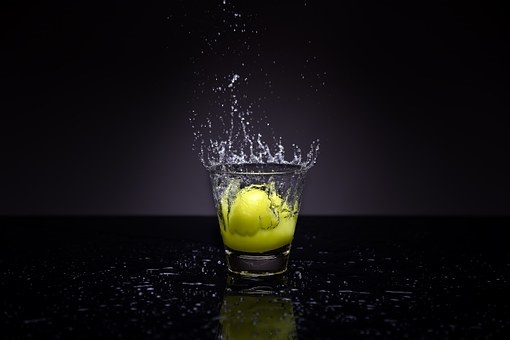 Zitronen Bowle – sauer macht lustig